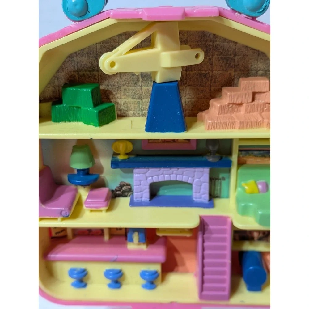 Polly Pocket  HAPPY TRAILS Club Horse Stable 1994 Vintage Compact Only